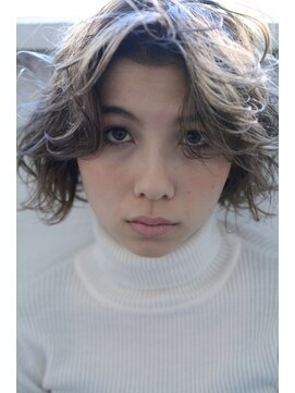 ネルバイグリーン(Nelle by green) a springy sheep bang perm