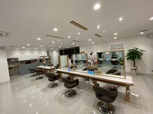 アースコアフュールボーテ 佐倉店(EARTH coiffure beaute)の雰囲気（広々とした店内）