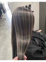 リッシュ(RISH)&nbsp;グレーハイライト/ブリーチ/ロング/10代/20代/30代#A29V