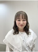 オリーブベージュ