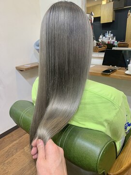 トラオム(Traum) シルバーベージュ