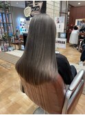 スモーキーグレージュ
