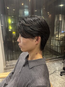 グラフィーサッポロ(Graphy sapporo) メンズカット センターパート ツイスパ 波巻き