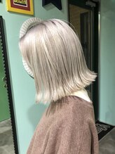 ヴィレッタ(VIRETTA) ホワイト×ブロンド