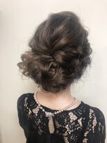 モ ディープ 泰夢(mo’Deep 泰夢)&nbsp;アシンメトリーなヘアアレンジ