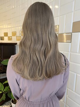 イト(ito) 【 ito ／ 梅田 】ホワイトベージュ×ウェーブヘア