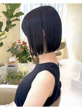 エニウム(ENIUM) 首が綺麗に見えるボブ