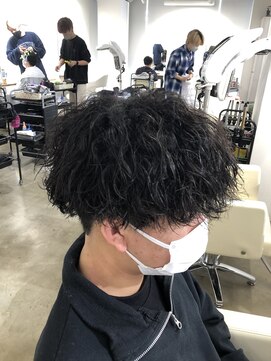 オーシャントーキョー(OCEAN TOKYO) 波巻きマッシュ(刈り上げツーブロック黒髪パーマ)