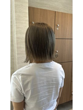 コンティバイミラートーク(CONTY by MIRROR TALK) グレージュ/ボブ/ぶりーちあり