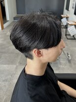 ヒュイル バイ ニアウ(Hwyl by Niau)&nbsp;メンズカットパーマセンターパートニュアンスパーマ刈り上げ