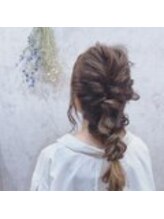 ヘアアレンジの得意なスタッフが多いので、お出かけ前にかわいい簡単アレンジもさせていただきます！