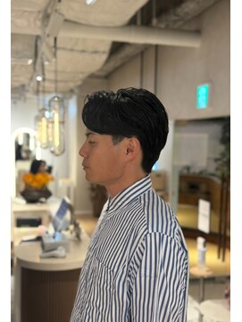 ウノプリールヴァモス(unopulir Vamos) 襟足ありセンターパート