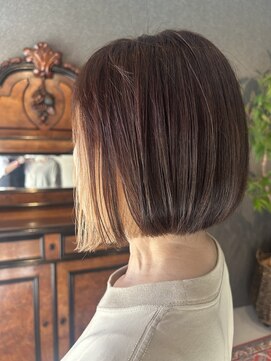 ジンリッチ(JiN RiCH) ★大人女性シンプルボブにさりげない遊び心を♪