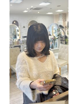 顔まわりレイヤーでつくる小顔ボブ