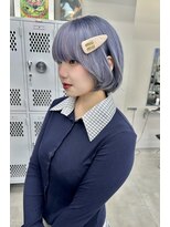 ヒビヲ 天神警固(HIBIO) ショートボブ切りっぱなしボブタッセルボブブリーチダブルカラー