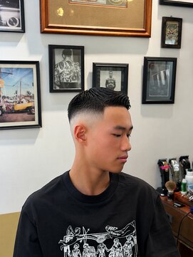 カムレイド フォー ライフ(COMRADE 4 LIFE) メンズカット、フェザーアップスタイル