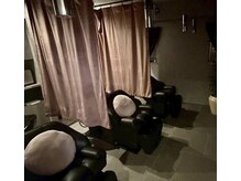 ピボット 与野西口店(pivot)の雰囲気（フロアエリアとは違う曲調でリラックス空間のシャンプーブース♪）