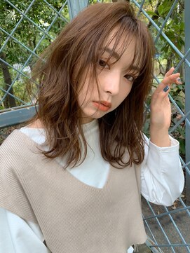 カイル(kyle) ニュアンスウェーブミディ