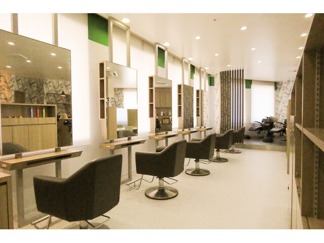 アグ ヘアー エマ 二日市店(Agu hair emma)