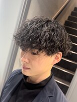 フィフス トウキョウ (fifth TOKYO)&nbsp;センターパートツイストスパイラルパーマメンズマッシュパーマ