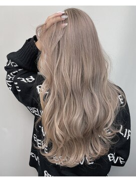 キラ(KIRA) ミルクティーカラー