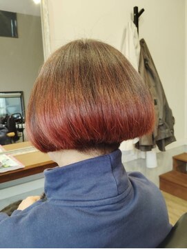 ニコヘアー(niko hair) デザインカラー効かせたミニボブ