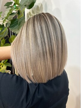 メリー オオサカ(Merly Osaka) white beige balayage