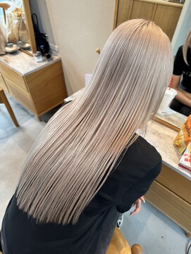 エルム 原宿 表参道(yelm) ホワイトベージュ/ブリーチ2回～/艶感カラー