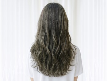 ストーリー バイ ジュエル 関内駅前店(Story by JEWEL)の写真/【HPB AWARD 2024 BEST SALON 注目サロン 選出】透明感溢れる理想の髪色を実現します♪[関内駅徒歩30秒]