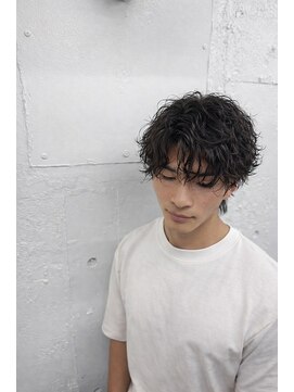 無造作ラフパーマで色気のある大人メンズ