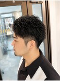 スパイキーパーマ　メンズショート造作ツーブロック眉毛メンズ