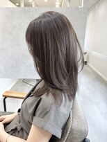 アヴェリー(avely)&nbsp;レイヤーカット/グレージュカラー/髪質改善トリートメント