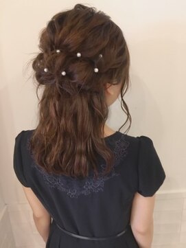 ネオリーブ チロル 横浜西口店(Neolive CiroL.) 結婚式 二次会 パールハーフアップ アレンジ