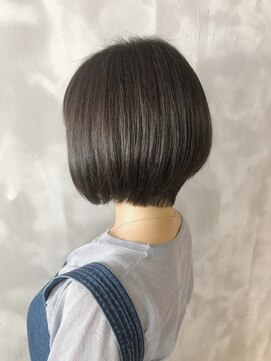 リュッカ(Lyuck) 定番！頭の形を綺麗に見せるショートボブ