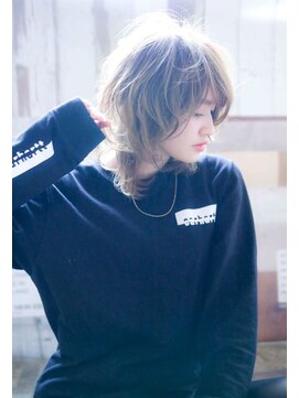 メーヴェ(Mowen) mowen 南堀江  マッシュウルフ×セミウエット×グレーベージュ