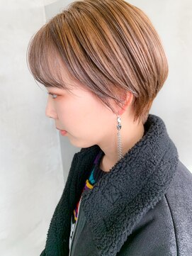 テトヘアー(teto hair) ベージュ、マッシュショート、ブリーチオンカラー
