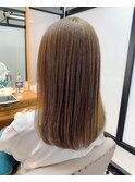 《era》ブリーチなし　ラテベージュ　艶ツヤストレート　みわ
