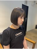 内巻きボブ　レイヤーボブ　オリーブベージュ　