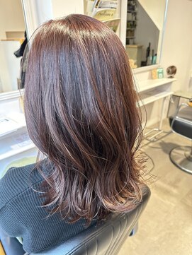 トレパルッキエーレ(tre parrucchiere) ［-tre-］イルミナカラー×ピンクベージュ