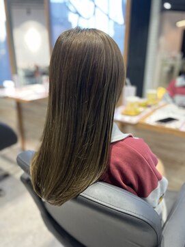 リーオオサカ(Lee Osaka) 艶髪×オリーブカラー×東芽生