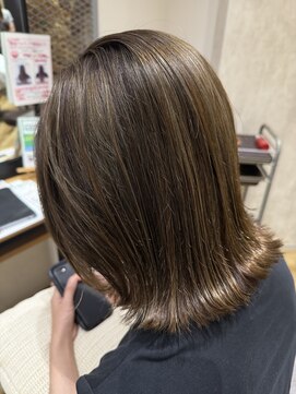 フィゼル あべのルシアス店(Aujua fizelle) 白髪ぼかしコントラストハイライトカラー×外ハネスタイル