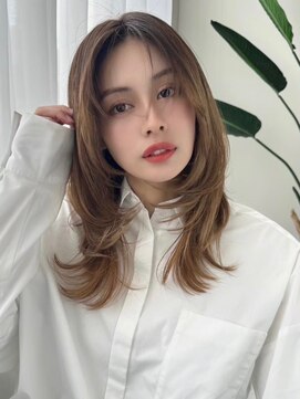 リス バイ ソヨン(Lis by SOYON) 小顔/外ハネ/ウルフカット/レイヤーカット/ミルクティーベージュ