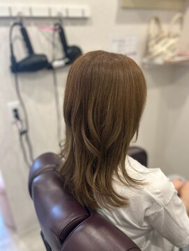 レーヴ(REVE) イルミナカラーのオリーブグレージュ