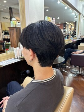 シャンプーボーイアネックス(SHAMPOO BOY Annex) センターパート　ショートネープ　佐世保