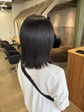 エイトオロク 那覇小禄店(EIGHT oroku) 艶ボブで叶える上品ストレートパーマスタイル