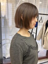 ルックアット(Look at)&nbsp;【Lookat】ぱっつんボブデザインカラーグレージュミディアムヘア