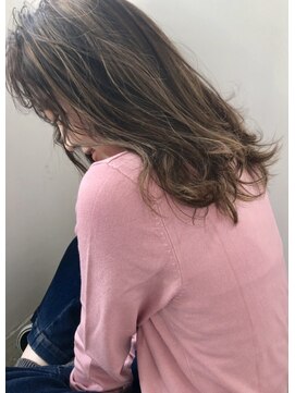 アコロン(acoron) 小顔_デザインカラー_厚めバング_ローライト_スリークボブ