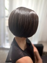 白髪ぼかしパープルブラックミントアッシュ×小顔ショートボブ