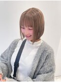 パツッとボブスタイル ナチュラルベージュ