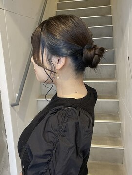 アイリー 名古屋(A/LEE) ブルーインナーカラー/お団子ツイン